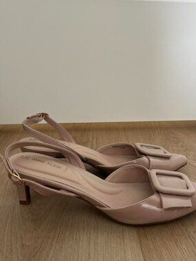 Anne Klein Women's Tan and Pink Courts
